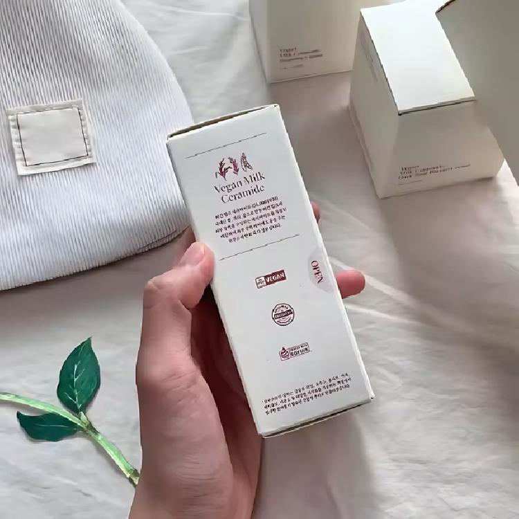 กล่องเซรั่ม การพิมพ์กล่องแบบออฟเซ็ตสีครีม พิมพ์โลโก้ตาตามต้องการได้ ขนาดกล่อง 5*5*12 cm / 5*5*15 cm / 5.5*5.5*17 cm 