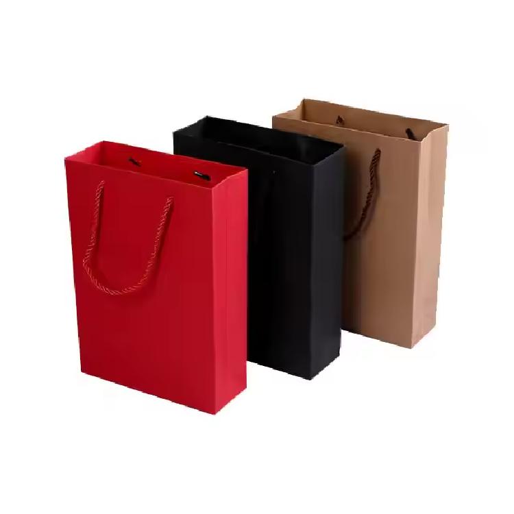 กระเป๋าถุงกระดาษคราฟท์ มีหูหิ้ว มีให้เลือก 3 สี แดง/ดำ/น้ำตาล ขนาด 27*7*19 cm 
