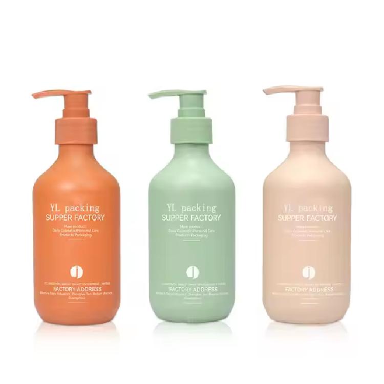 ขวดหัวปั๊มพลาสติก PET เครื่องสำอางหลากสีสันสดใสสำหรับพื้นผิว ขนาด 300ml/500ml พิมพ์โลโก้กำหนดเอง 